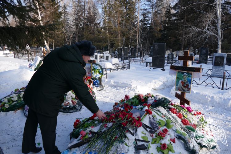 В день 30-летия омского СОБР росгвардейцы почтили память погибших коллег