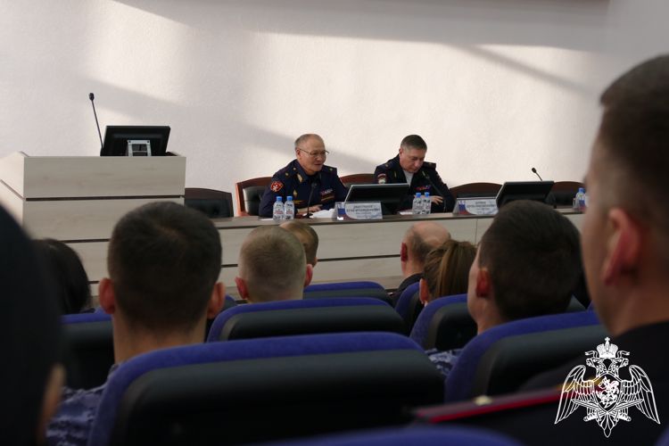 В Омске начальник региональной Росгвардии принял участие в организованной в Омской академии МВД России встрече со слушателями факультета профессиональной подготовки