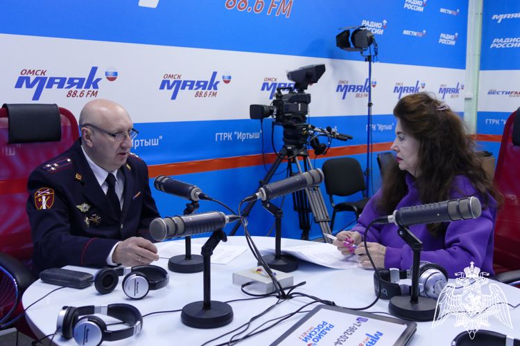 Начальник центра лицензионно-разрешительной работы ТУ Росгвардии стал гостем программы на радиостанции ГТРК «Иртыш»