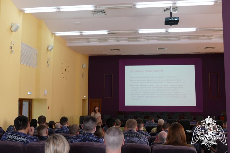 Росгвардейцы приняли участие в просветительской лекции общества «Знание» в Омске