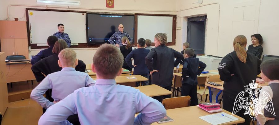 В Омской области более 100 школьников стали участниками ведомственной акции «Зарядка с Росгвардией»