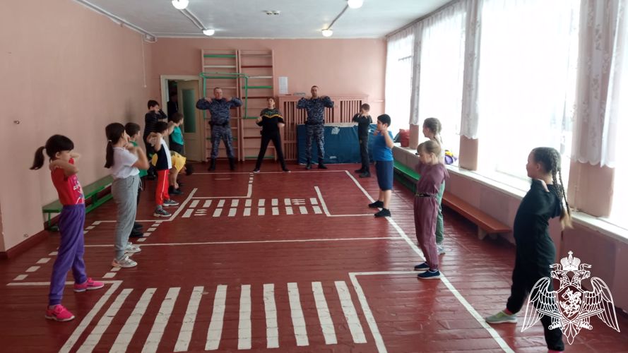 В Омской области более 100 школьников стали участниками ведомственной акции  «Зарядка с Росгвардией» 