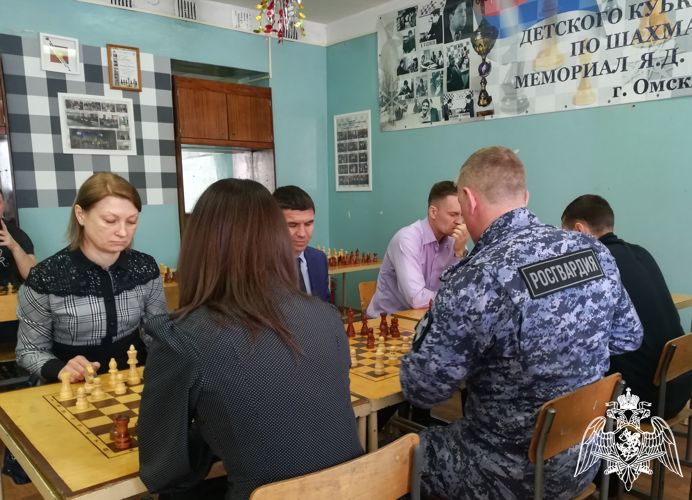Сотрудники и военнослужащие Росгвардии приняли участие в чемпионате по шахматам в Омске