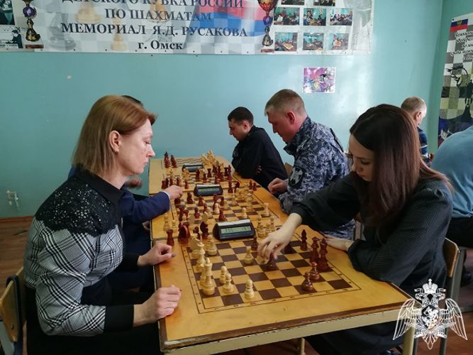 Сотрудники и военнослужащие Росгвардии приняли участие в чемпионате по шахматам в Омске