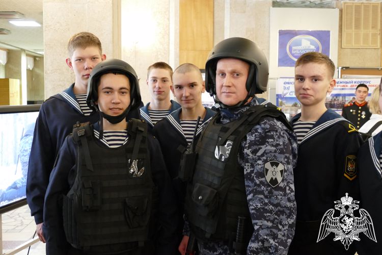 Росгвардейцы Омска приняли участие в военно-патриотической акции «Есть такая профессия – Родину защищать»