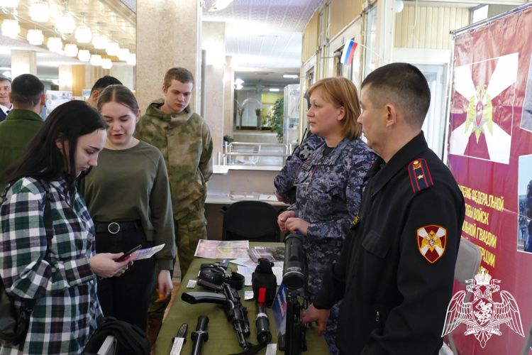 Росгвардейцы Омска приняли участие в военно-патриотической акции «Есть такая профессия – Родину защищать»