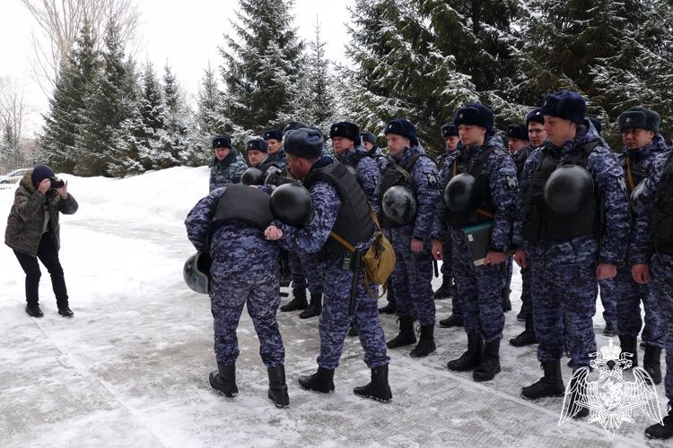 Корреспонденты городского печатного издания побывали в гостях у омских росгвардейцев