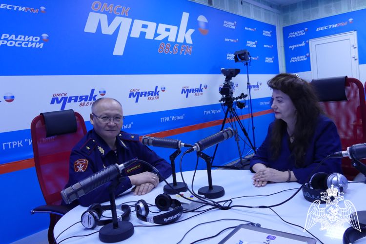 В канун Дня войск национальной гвардии начальник Управления Росгвардии по Омской области стал гостем программы на ГТРК «Иртыш»