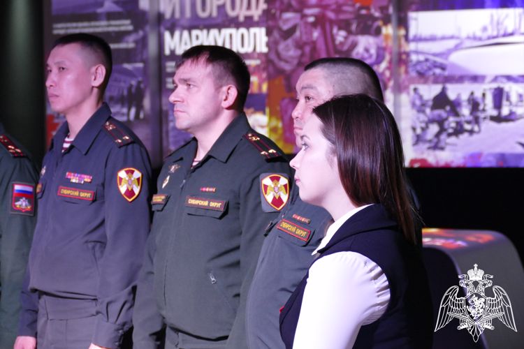Росгвардейцы приняли участие в открытии выставки «Герои спецоперации»