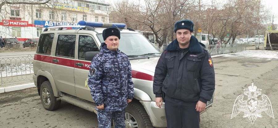В Омске сотрудники Росгвардии оказали помощь заблудившейся пожилой женщине