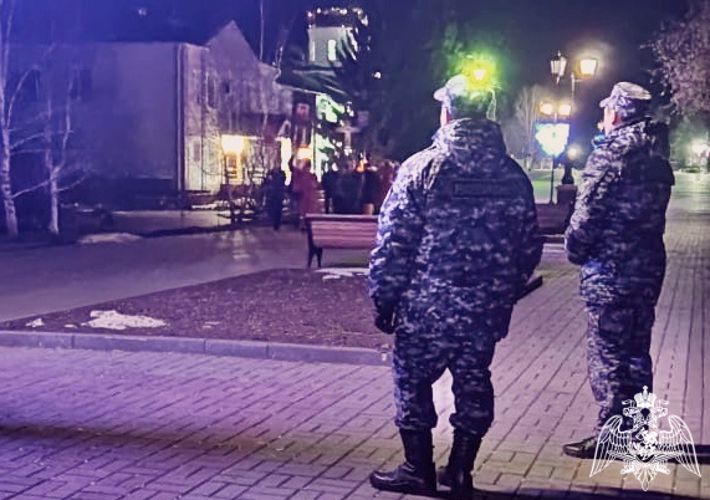 На помощь почувствовавшей недомогание прихожанке храма в Омске пришли росгвардейцы