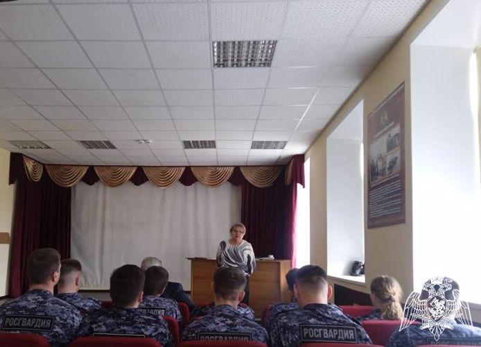 В омской воинской части состоялась торжественная встреча, посвященная Дню ветеранов правопорядка