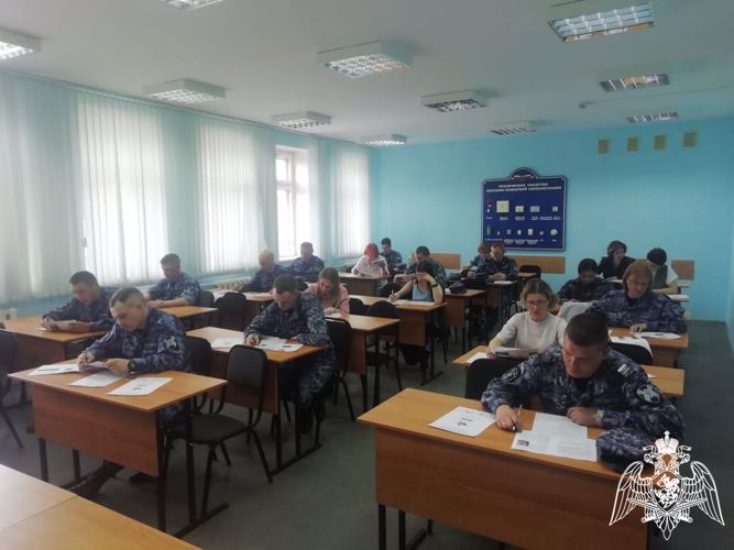 В Омске росгвардейцы приняли участие во всероссийской просветительско-патриотической акции «Диктант Победы»