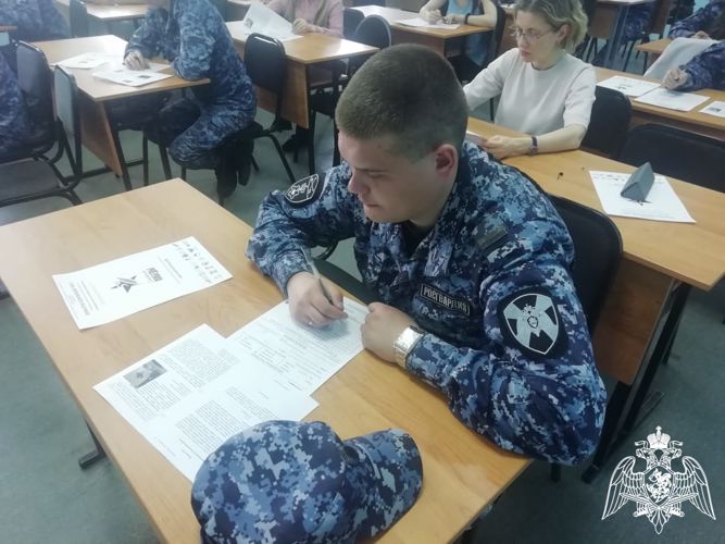 В Омске росгвардейцы приняли участие во всероссийской просветительско-патриотической акции «Диктант Победы»