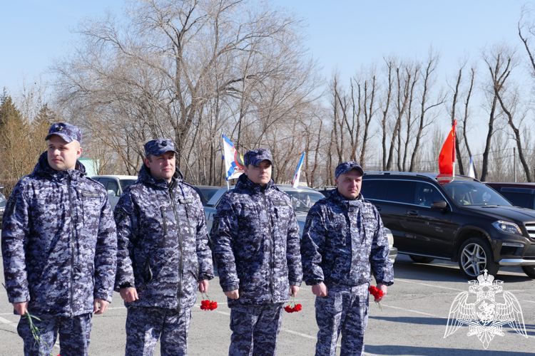 В Омске росгвардейцы и ветераны ведомства встретили участников автопробега «Дорога к Победе»