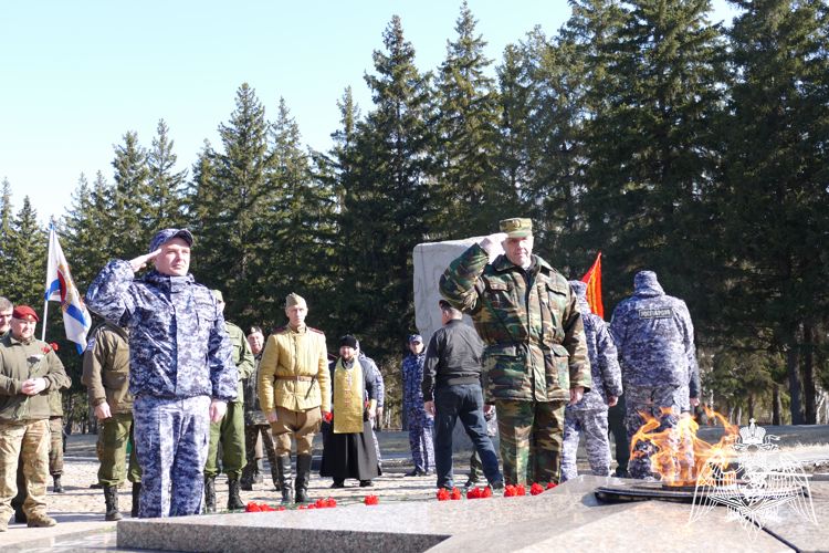 В Омске росгвардейцы и ветераны ведомства встретили участников автопробега «Дорога к Победе»