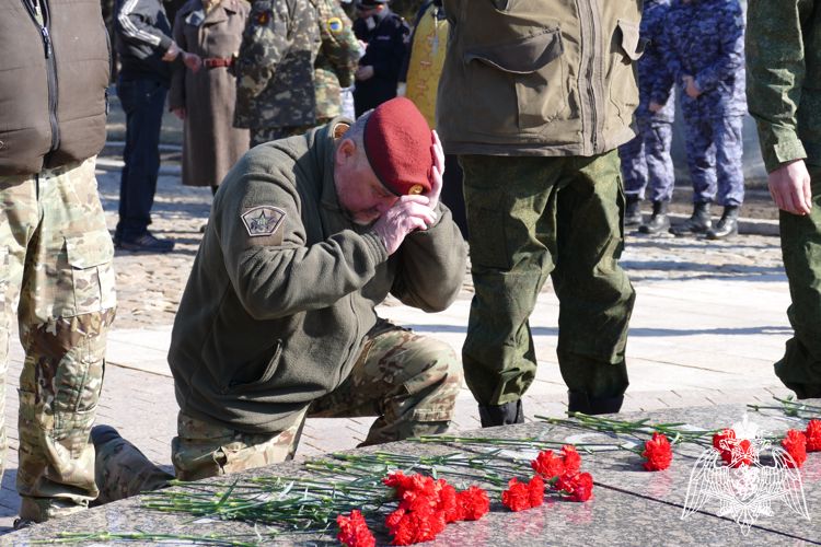 В Омске росгвардейцы и ветераны ведомства встретили участников автопробега «Дорога к Победе»