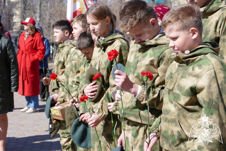 В Омске росгвардейцы и ветераны ведомства встретили участников автопробега «Дорога к Победе»