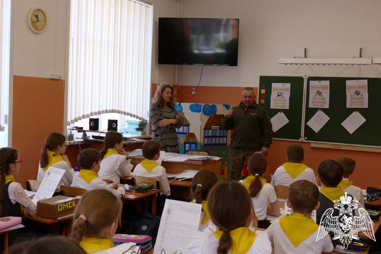 В Омске росгвардейцы и ветераны ведомства встретили участников автопробега «Дорога к Победе»