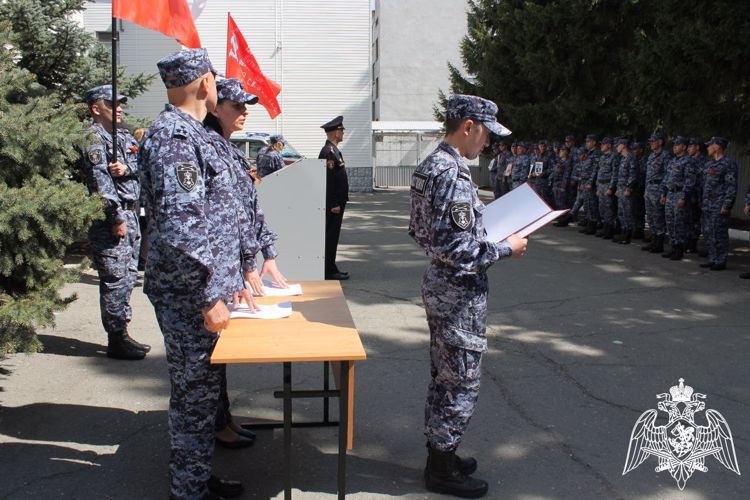 В Управлении вневедомственной охраны Росгвардии по Омской области сотрудники ведомства приняли присягу