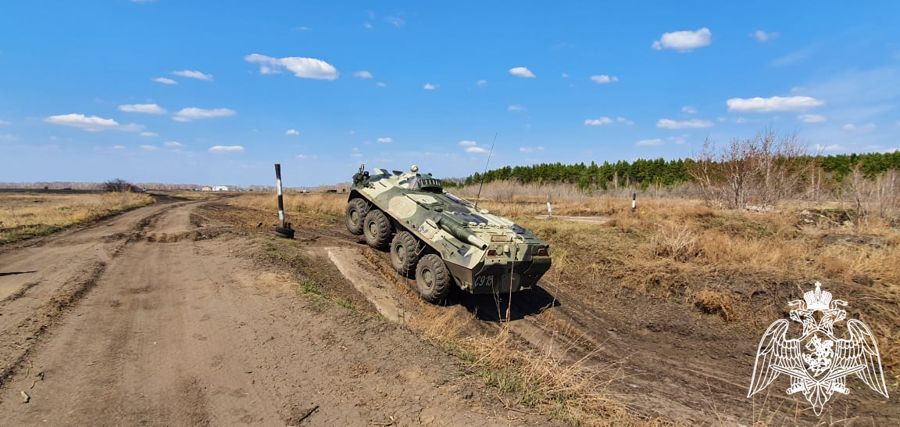 В омском центре подготовки личного состава Сибирского округа Росгвардии состоялся очередной выпуск водителей БТР