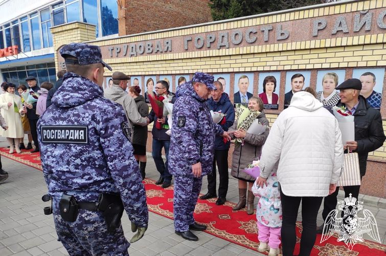 В Омской области сотрудники вневедомственной охраны Росгвардии занесены на районные Доски почета