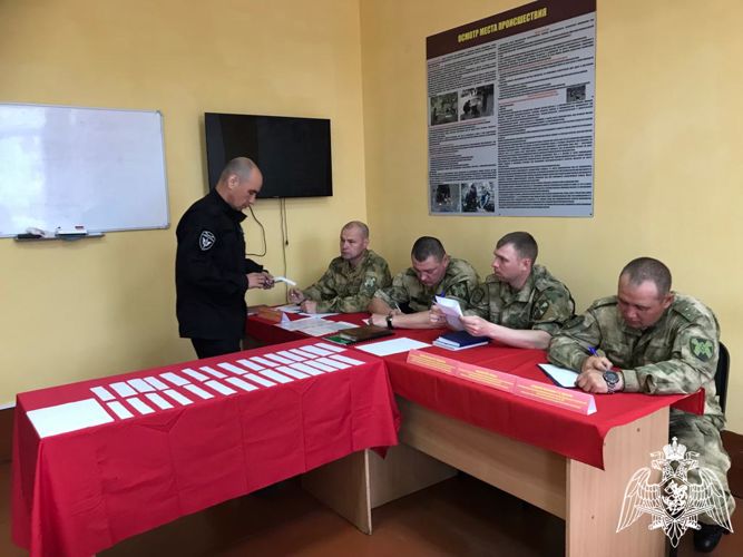 В Омском учебном центре Росгвардии завершился курс профессиональной подготовки сотрудников ОМОН и СОБР 