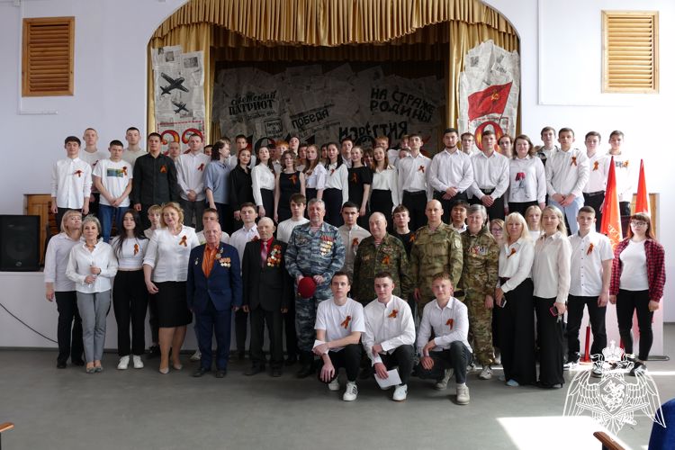 В Омске росгвардейцы приняли участие во всероссийской патриотической акции - «Эстафета Знамени Победы»