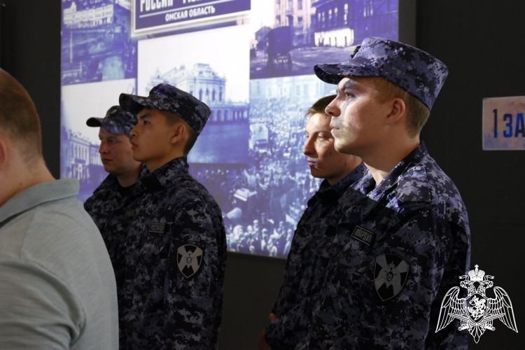 В Омске росгвардейцы вместе с детьми посетили исторический мультимедийный парк «Россия — моя история»