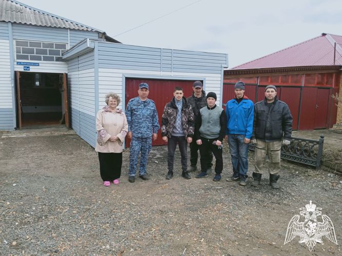 В Омской области росгвардейцы помогли матери, погибшего на СВО сослуживца