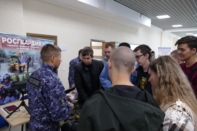 В Омске росгвардейцы принимают участие во Всероссийской ярмарки трудоустройства «Работа России. Время возможностей»  
