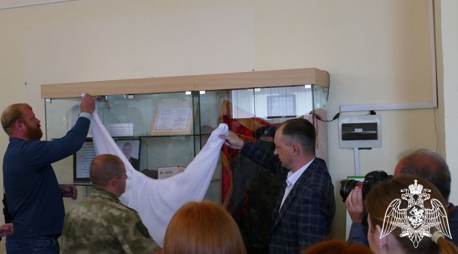 Памятную экспозицию погибшему в ходе СВО офицеру СОБР Росгвардии открыли в Омске