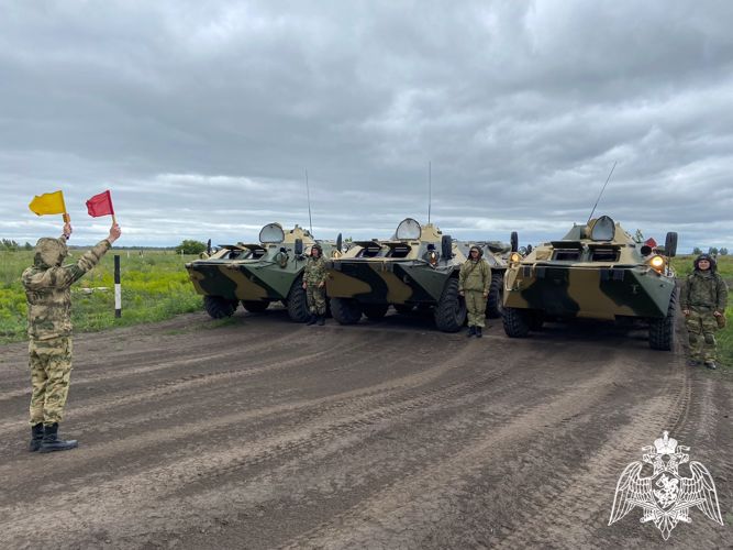 В Омском центре подготовки личного состава Сибирского округа Росгвардии состоялся очередной выпуск водителей и наводчиков БТР