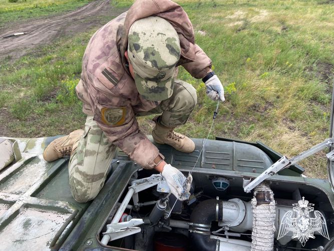 В Омском центре подготовки личного состава Сибирского округа Росгвардии состоялся очередной выпуск водителей и наводчиков БТР