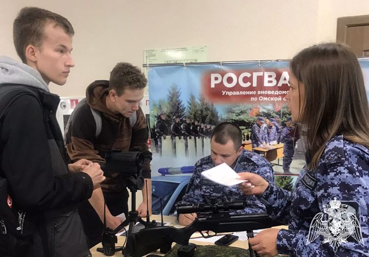 В Омске росгвардейцы принимают участие во Всероссийской ярмарки трудоустройства «Работа России. Время возможностей»  
