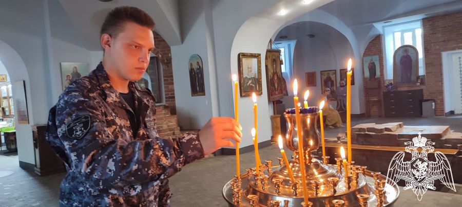В Омске сотрудники Росгвардии приняли участие в молебне, посвященном Дню Крещения Руси 