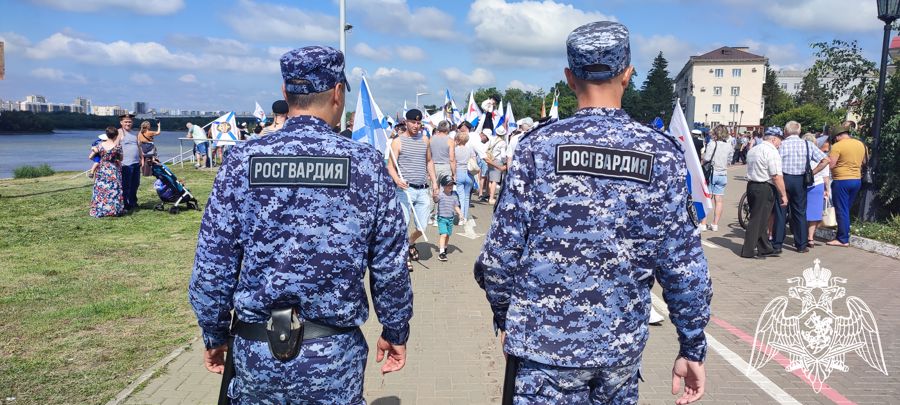 Росгвардия обеспечила общественный порядок при проведении массовых мероприятий на День ВМФ в Омске 