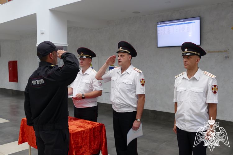 В Омске состоялся очередной выпуск сотрудников вневедомственной охраны Росгвардии, прошедших программу обучения профессиональной подготовки