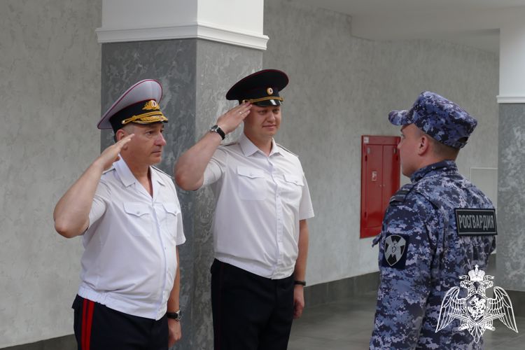В Омске состоялся очередной выпуск сотрудников вневедомственной охраны Росгвардии, прошедших программу обучения профессиональной подготовки