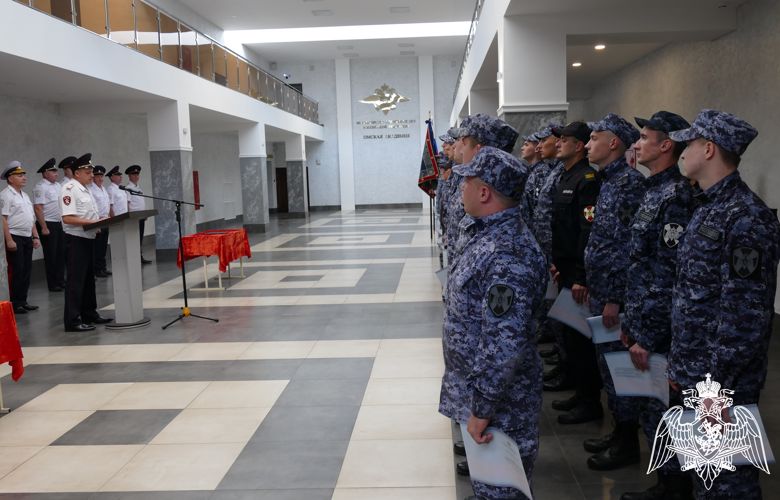 В Омске состоялся очередной выпуск сотрудников вневедомственной охраны Росгвардии, прошедших программу обучения профессиональной подготовки
