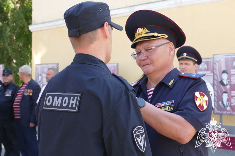 Омский ОМОН отмечает профессиональный праздник