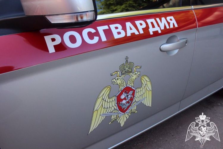 В Омске сотрудники Росгвардии задержали подозреваемого в нанесении ножевого ранения своему знакомому