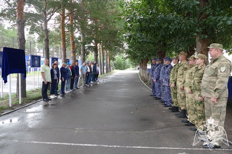 В Омске состоялось открытие стенда, посвященного офицеру Росгвардии Виталины Бацарашкиной