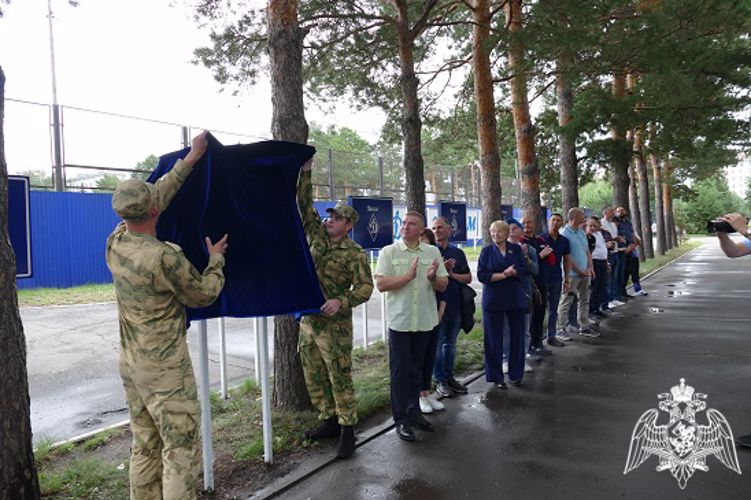 В Омске состоялось открытие стенда, посвященного офицеру Росгвардии Виталины Бацарашкиной