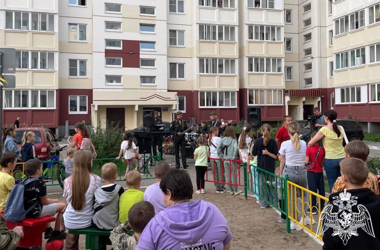 Росгвардейцы приняли участие в мероприятиях, посвящённых Дню государственного флага России, в Омске