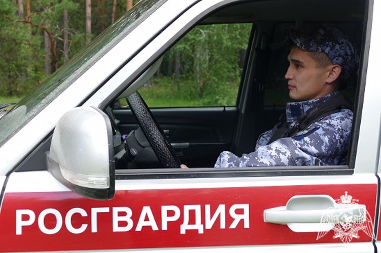 В Омске сотрудники Росгвардии задержали мужчину, находящегося в федеральном розыске