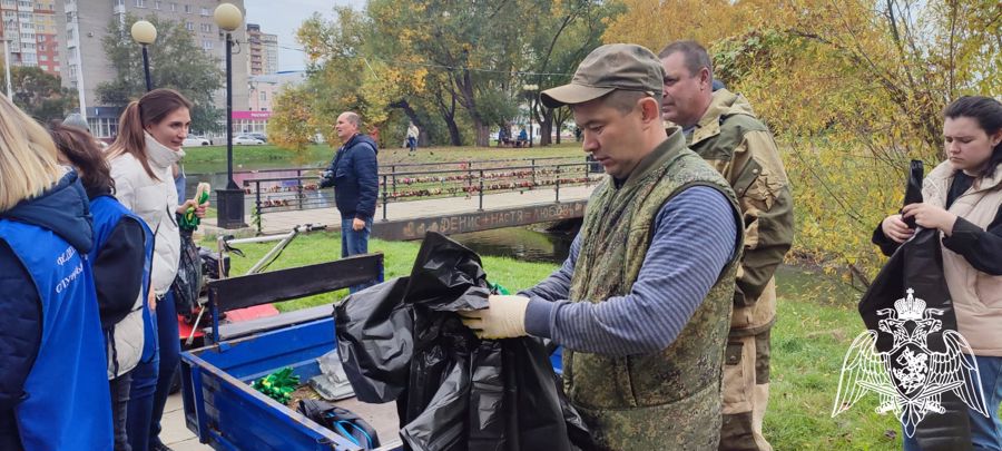     Росгвардейцы поддержали всероссийскую экологическую акцию «Зеленая Россия» в Омске