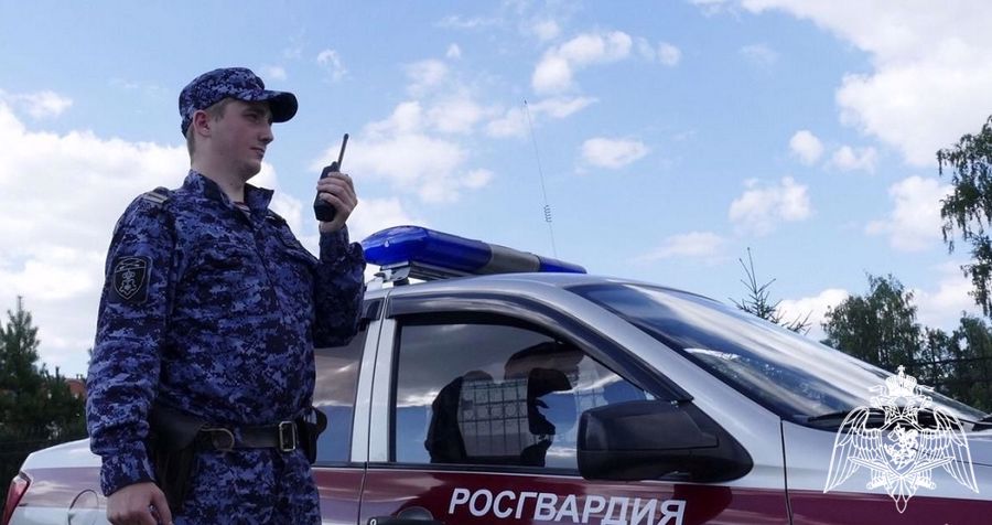  Сотрудники Росгвардии задержали мужчину, пытавшегося повредить  камеру видеофиксации нарушений ПДД в Омске