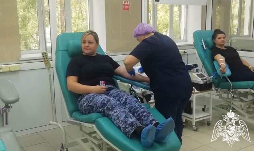 Сотрудники Росгвардии приняли участие во Всероссийском донорском марафоне «#ДавайВступай!» в Омске
