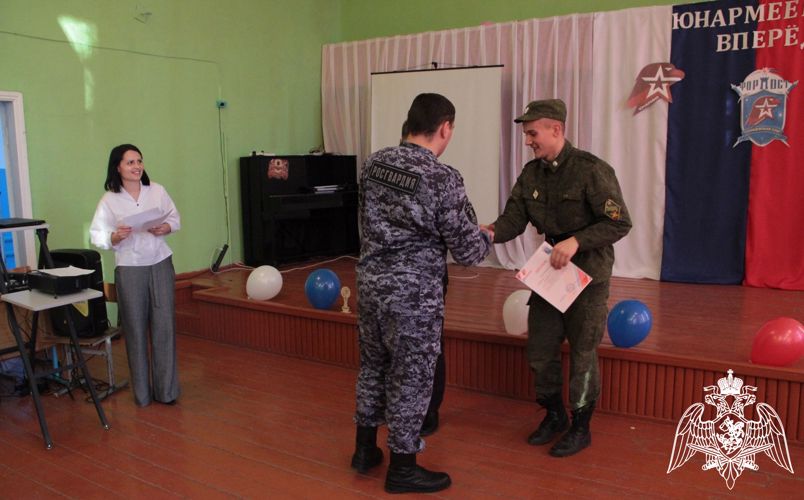 В канун своего профессионального праздника сотрудники вневедомственной охраны Росгвардии провели уроки мужества для школьников районов Омской области